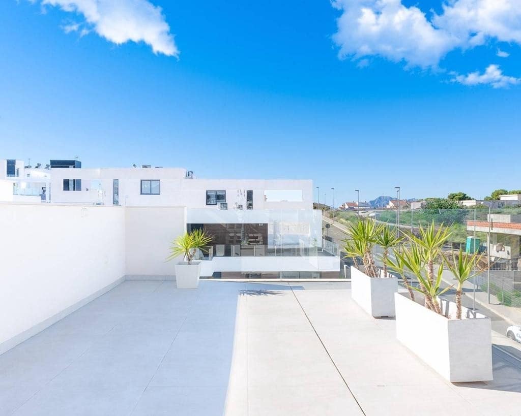 Chalet de 4 habitaciones en Benijófar en venta con piscina - 480.000 € (Ref: 10047620)