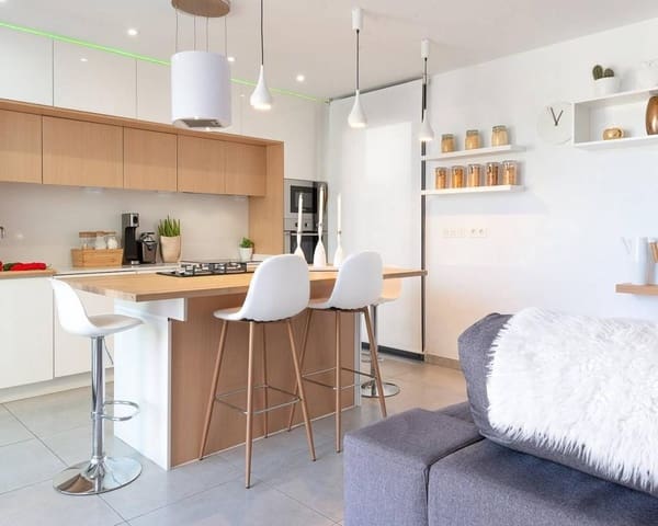 Chalet de 4 habitaciones en Benijófar en venta con piscina - 480.000 € (Ref: 10047620)