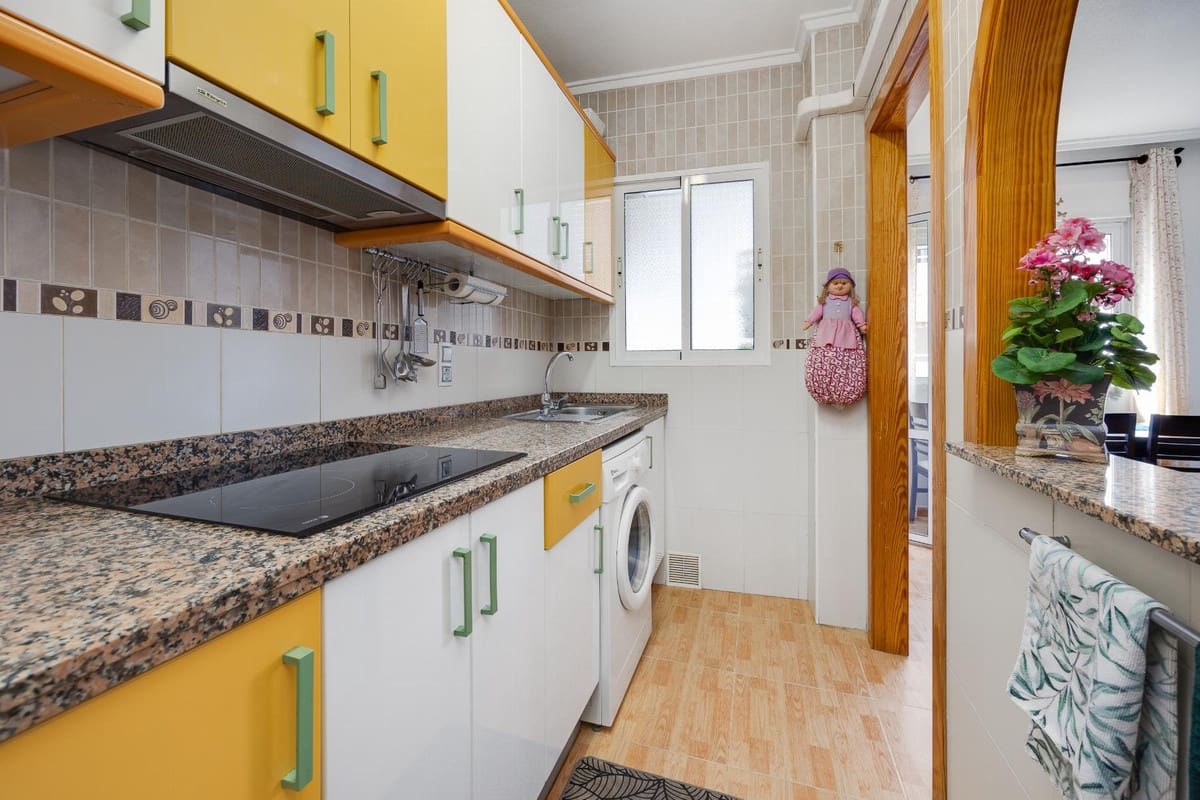 2 soverom Leilighet til salgs i Torrevieja - € 139 990 (Ref: 10047622)