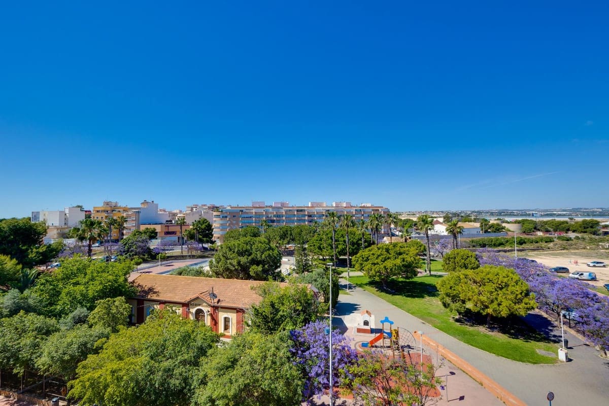 2 soverom Leilighet til salgs i Torrevieja - € 139 990 (Ref: 10047622)