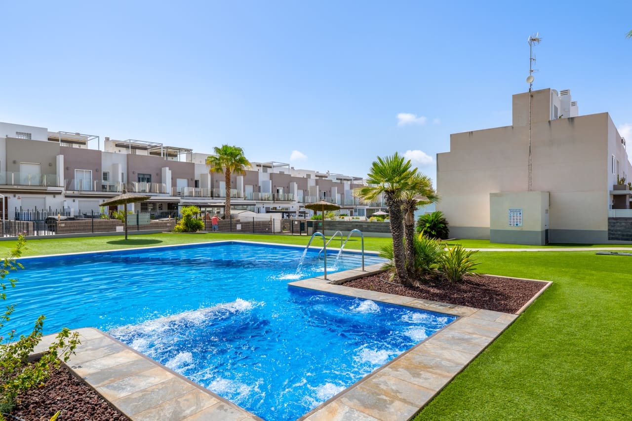 4 Zimmer Haus zu verkaufen in Torrevieja mit Pool Garage - 399.000 € (Ref: 10050401)