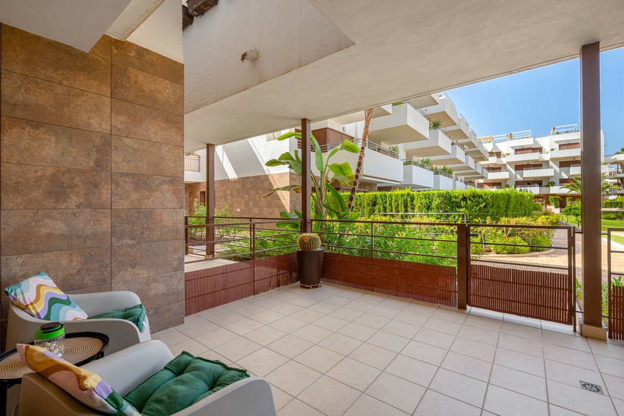 2 Zimmer Apartment zu verkaufen in Cabo Roig mit Pool Garage - 259.000 € (Ref: 10050402)