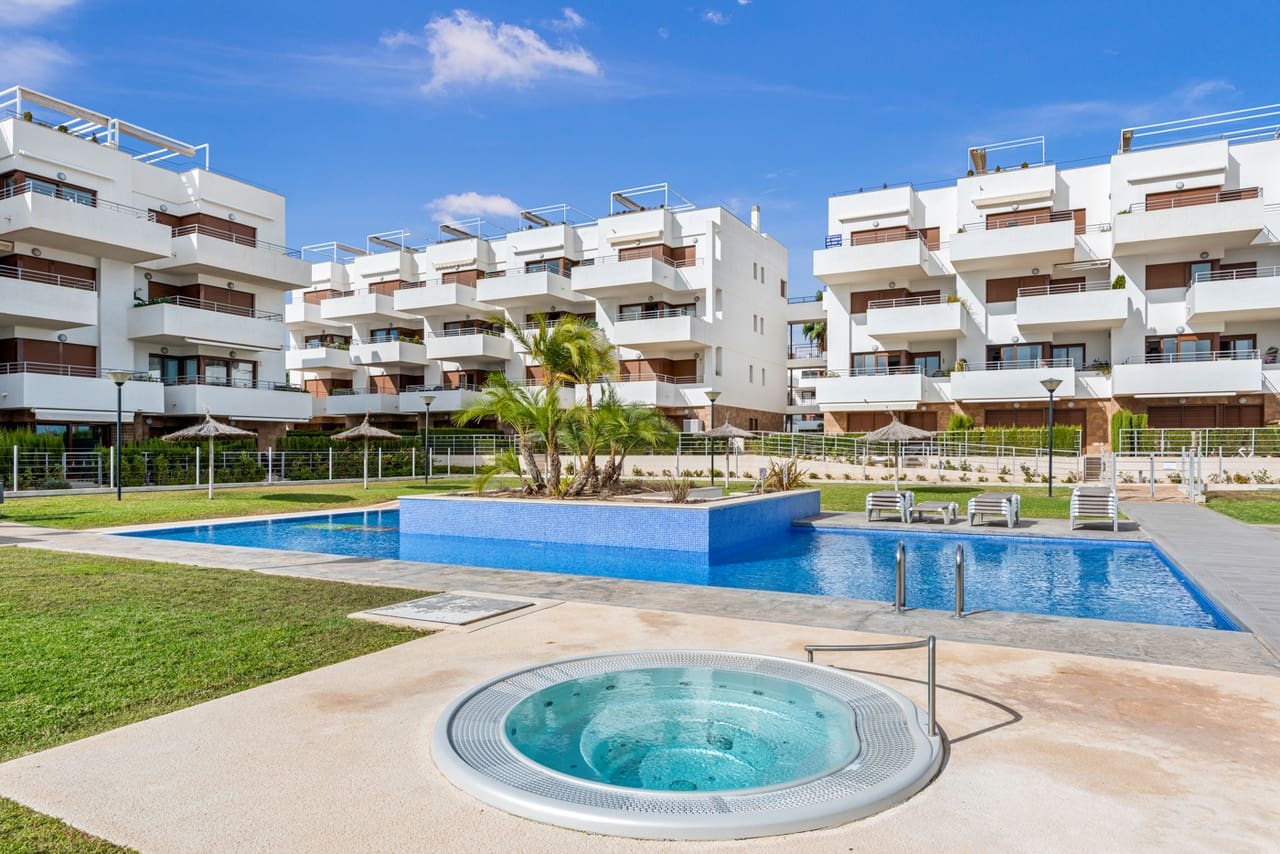 2 Zimmer Apartment zu verkaufen in Cabo Roig mit Pool Garage - 259.000 € (Ref: 10050402)