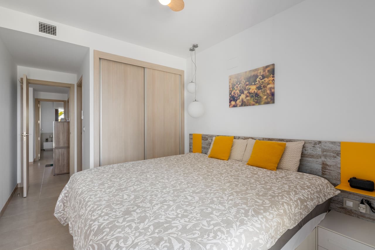 2 Zimmer Apartment zu verkaufen in Cabo Roig mit Pool Garage - 259.000 € (Ref: 10050402)