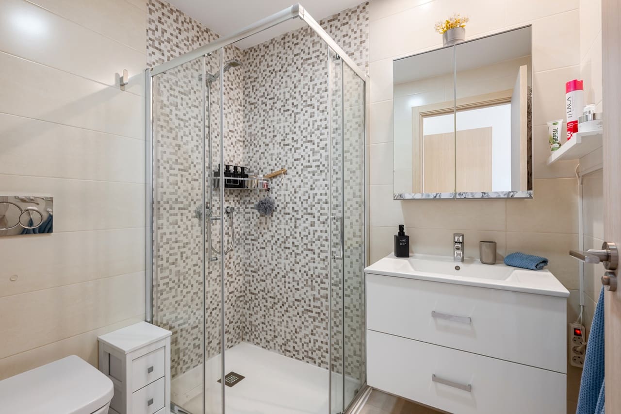 2 Zimmer Apartment zu verkaufen in Cabo Roig mit Pool Garage - 259.000 € (Ref: 10050402)