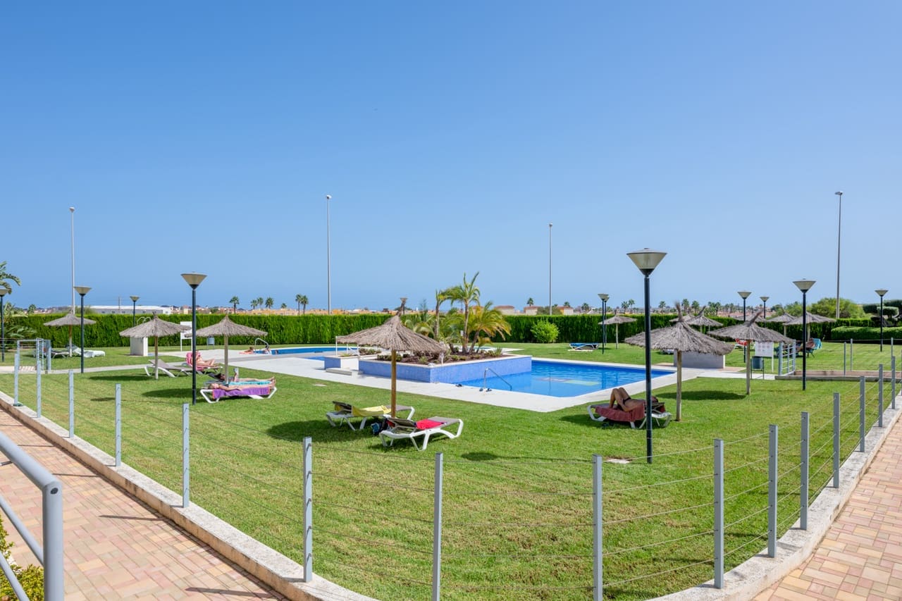 2 Zimmer Apartment zu verkaufen in Cabo Roig mit Pool Garage - 259.000 € (Ref: 10050402)