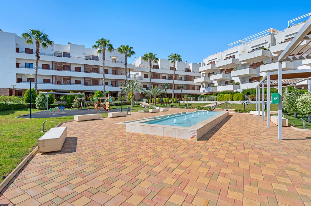2 Zimmer Apartment zu verkaufen in Cabo Roig mit Pool Garage - 259.000 € (Ref: 10050402)