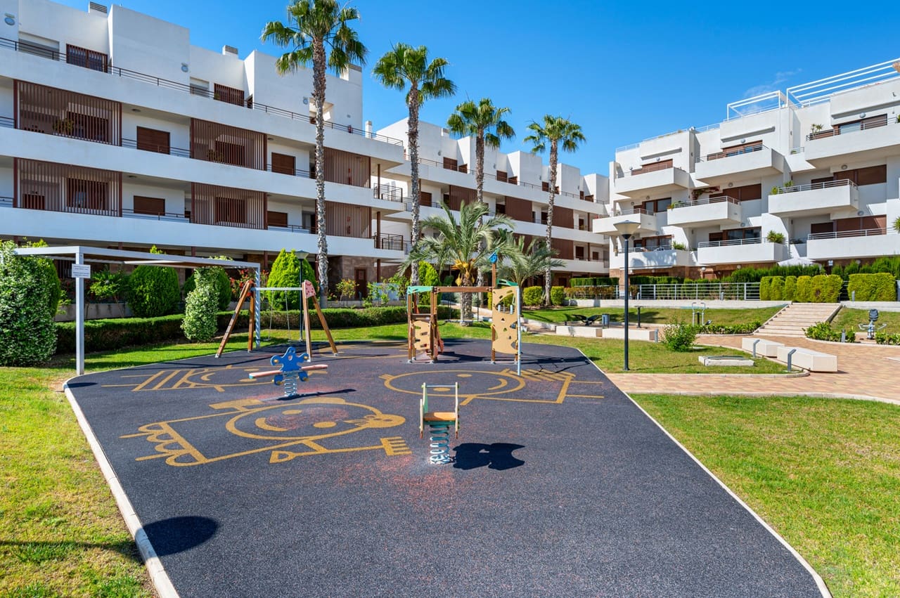 2 Zimmer Apartment zu verkaufen in Cabo Roig mit Pool Garage - 259.000 € (Ref: 10050402)