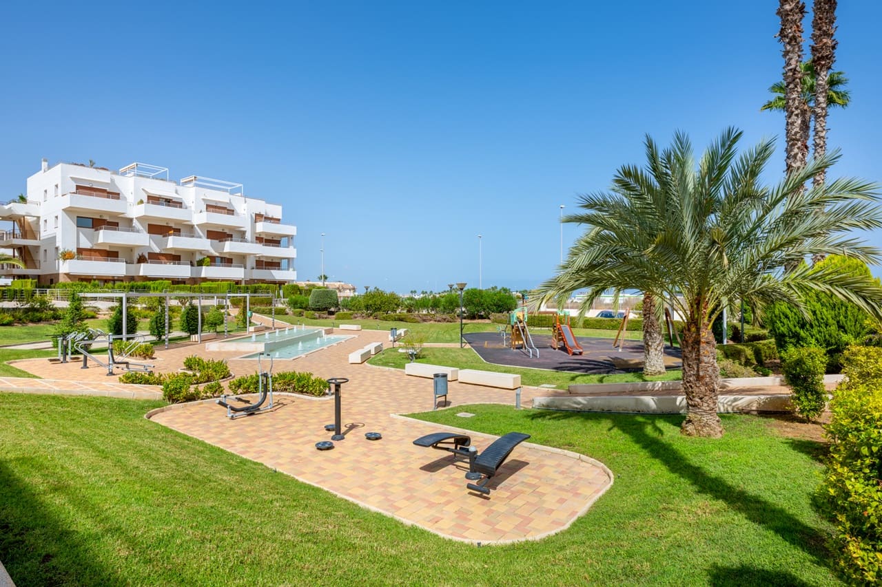 2 Zimmer Apartment zu verkaufen in Cabo Roig mit Pool Garage - 259.000 € (Ref: 10050402)