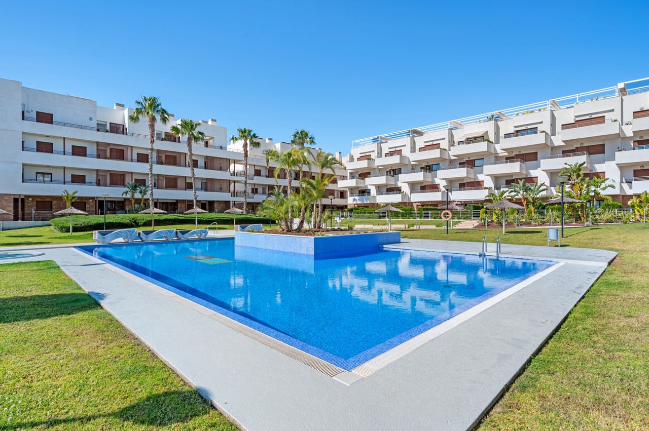 2 Zimmer Apartment zu verkaufen in Cabo Roig mit Pool Garage - 259.000 € (Ref: 10050402)