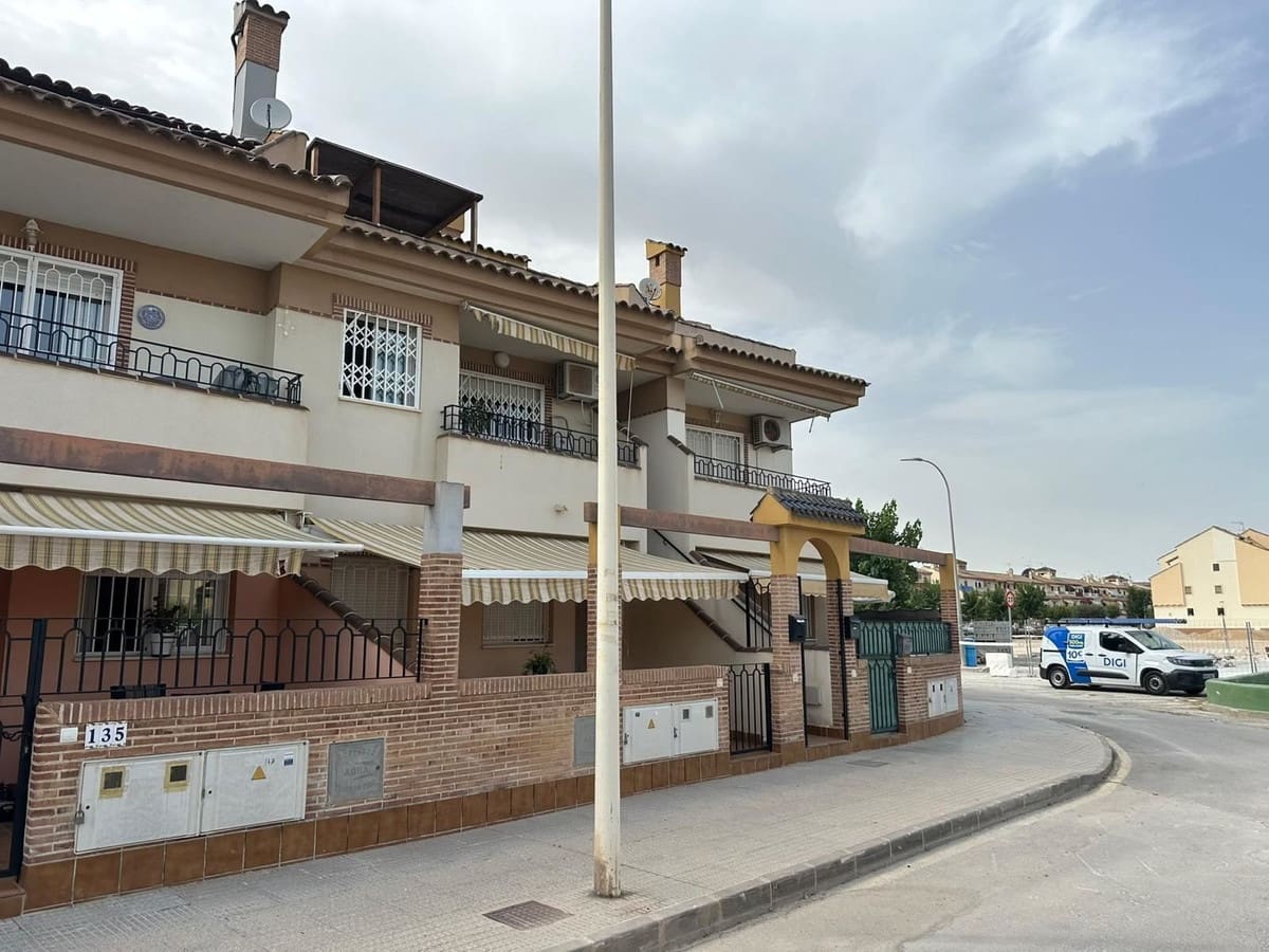 2 bedroom Apartment for sale in Los Alcazares - € 159,900 (Ref: 10050413)