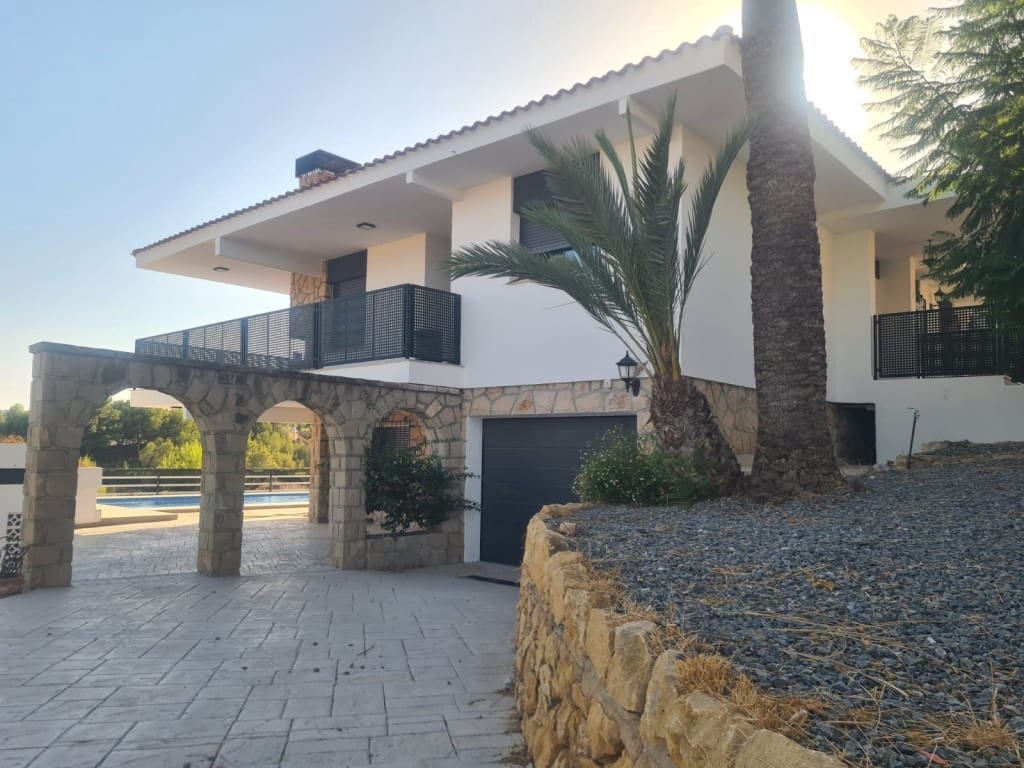 5 Zimmer Villa zu verkaufen in La Nucia mit Pool - 898.000 € (Ref: 10055685)