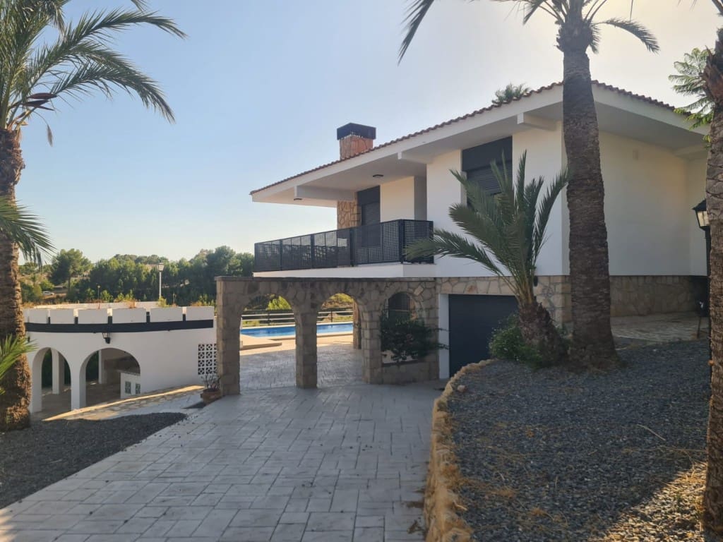 5 Zimmer Villa zu verkaufen in La Nucia mit Pool - 898.000 € (Ref: 10055685)