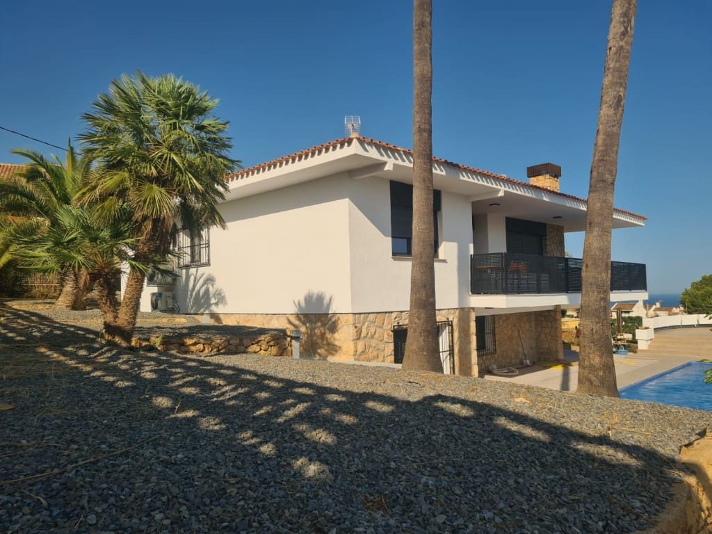 5 Zimmer Villa zu verkaufen in La Nucia mit Pool - 898.000 € (Ref: 10055685)