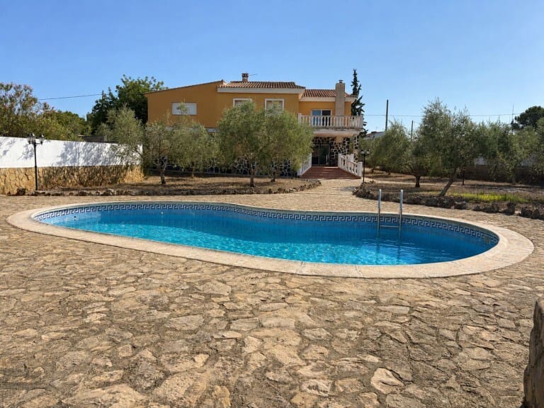 Chalet de 5 habitaciones en Enguera en venta con piscina garaje - 560.000 € (Ref: 10055686)