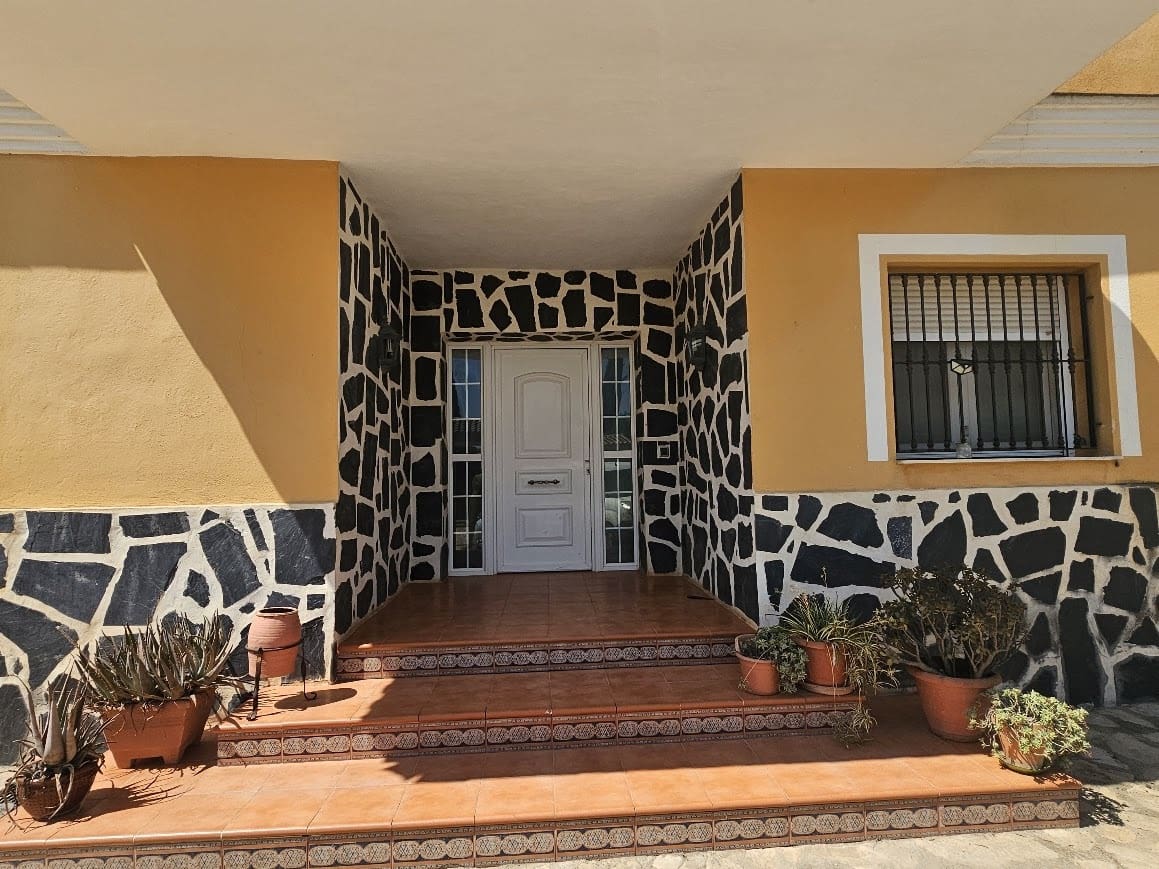 Chalet de 5 habitaciones en Enguera en venta con piscina garaje - 560.000 € (Ref: 10055686)