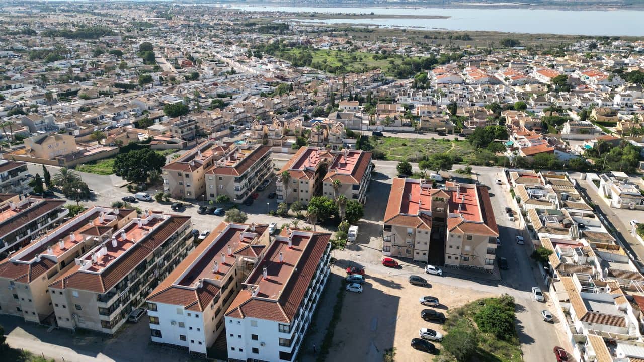 Apartment for sale in Torrevieja - € 70,000 (Ref: 10055713)