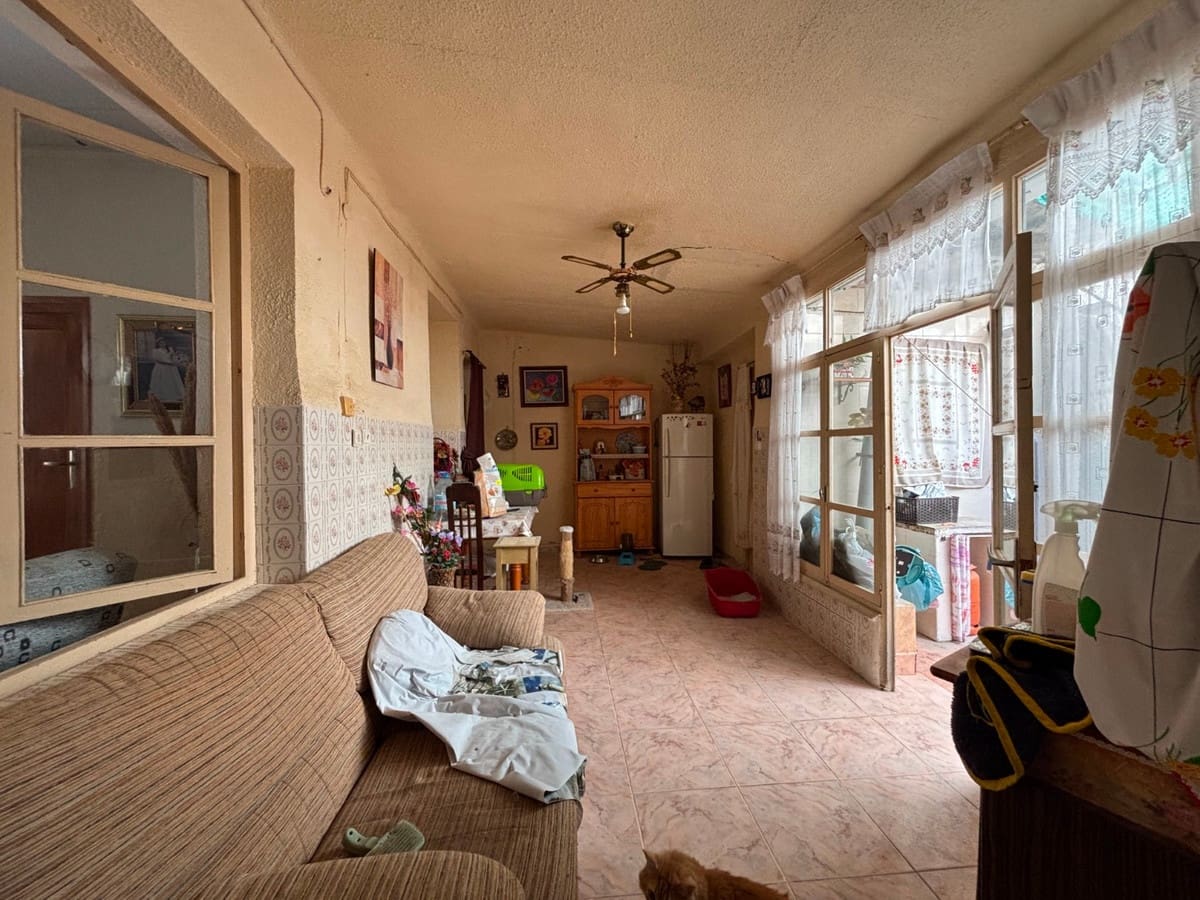4 makuuhuone Omakotitalo myytävänä paikassa Guardamar del Segura - 250 000 € (Ref: 10060191)