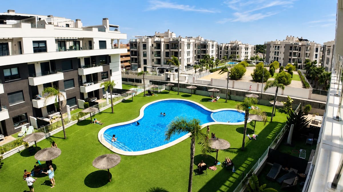 3 quarto Penthouse para venda em Villamartin com piscina garagem - 385 000 € (Ref: 10060192)