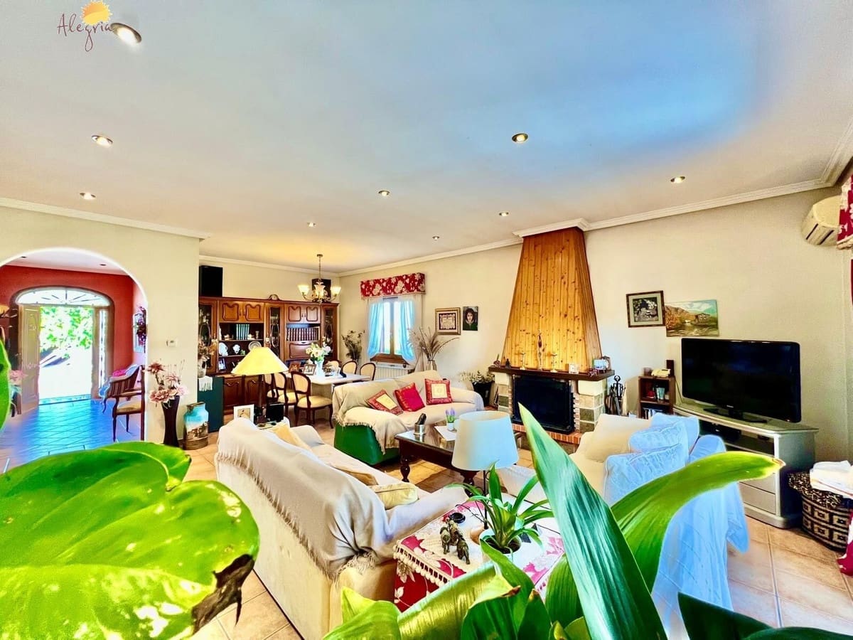 Chalet de 1 habitación en Daya Vieja en venta con piscina garaje - 850.000 € (Ref: 10060197)
