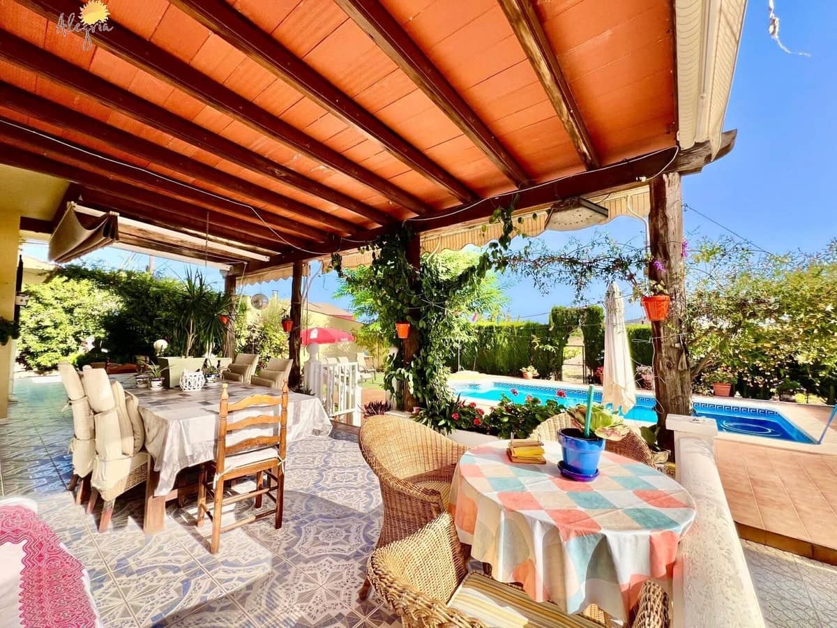 Chalet de 1 habitación en Daya Vieja en venta con piscina garaje - 850.000 € (Ref: 10060197)