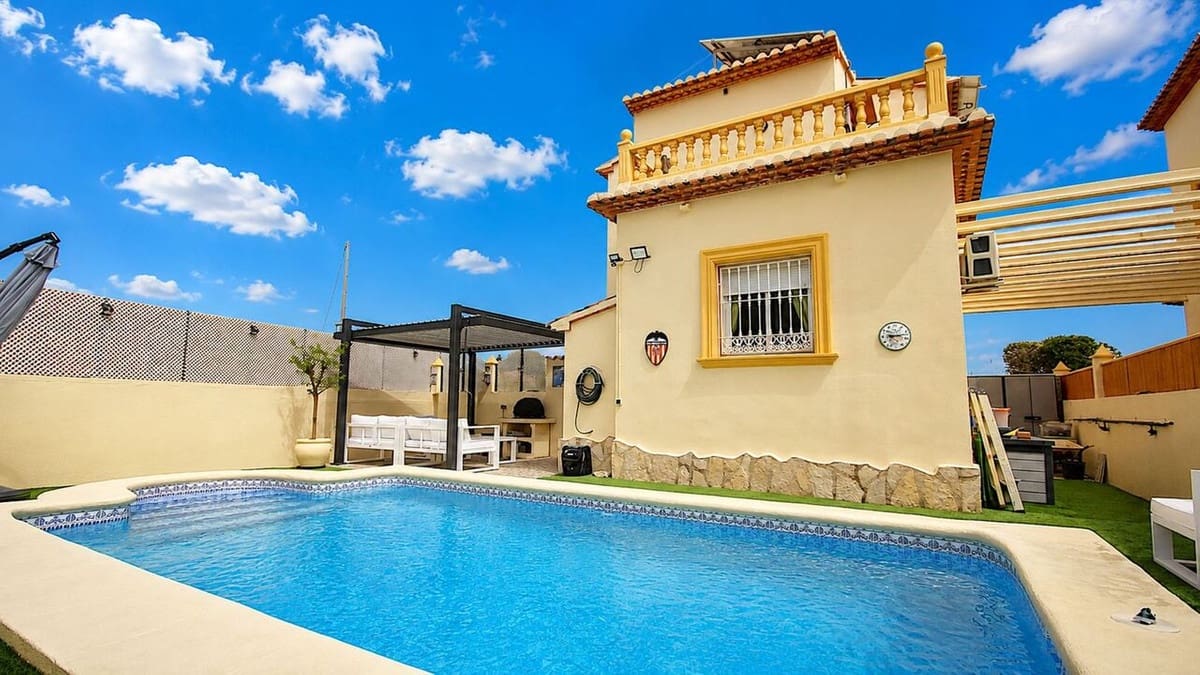 3 Zimmer Villa zu verkaufen in Sagra mit Pool Garage - 399.000 € (Ref: 10062336)
