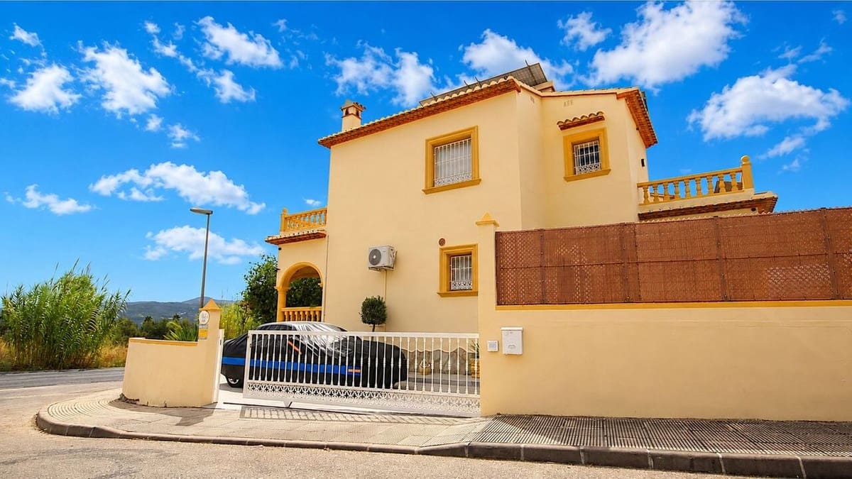 3 Zimmer Villa zu verkaufen in Sagra mit Pool Garage - 399.000 € (Ref: 10062336)