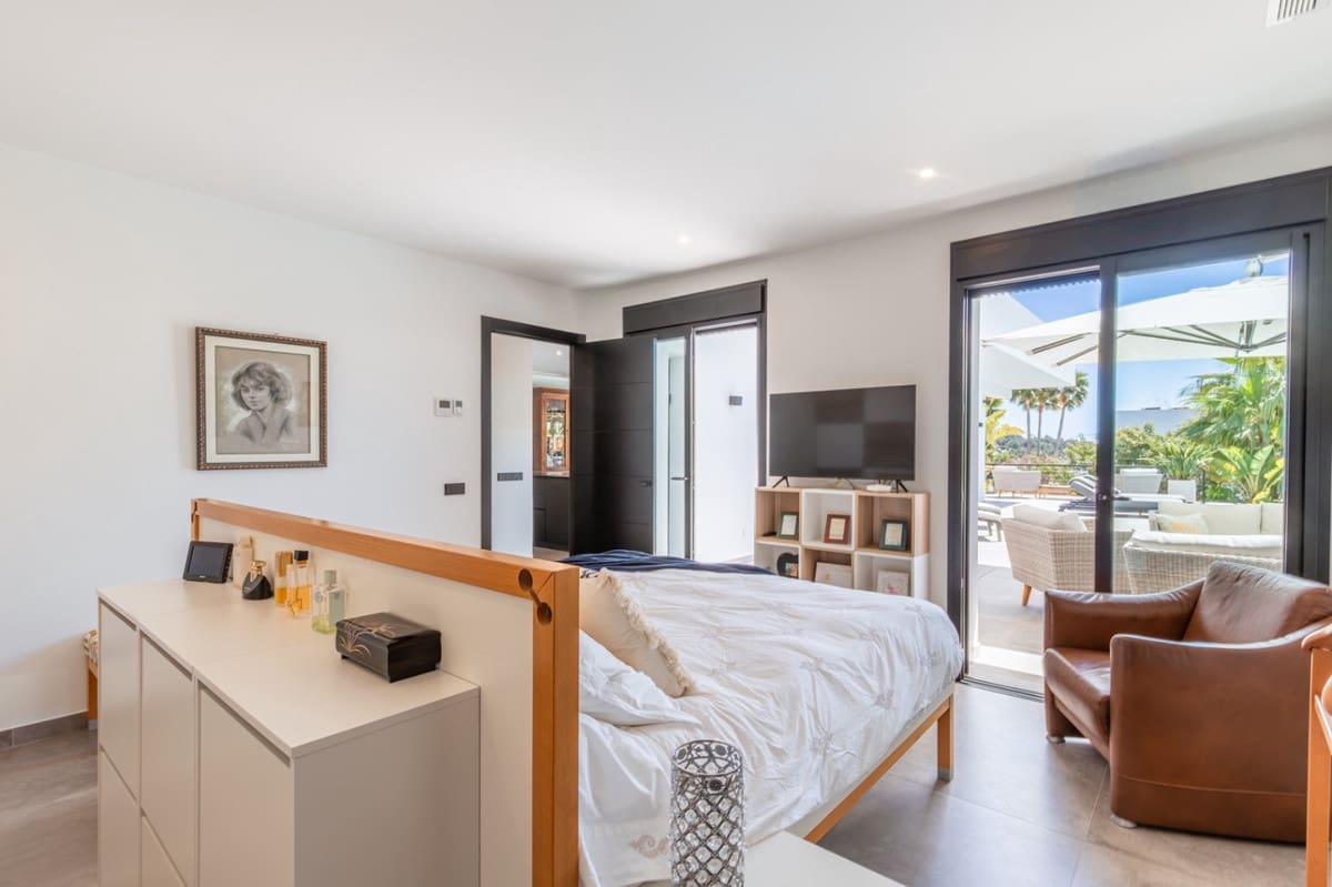3 bedroom Villa for sale in Teulada with pool garage - € 1,490,000 (Ref: 10062338)