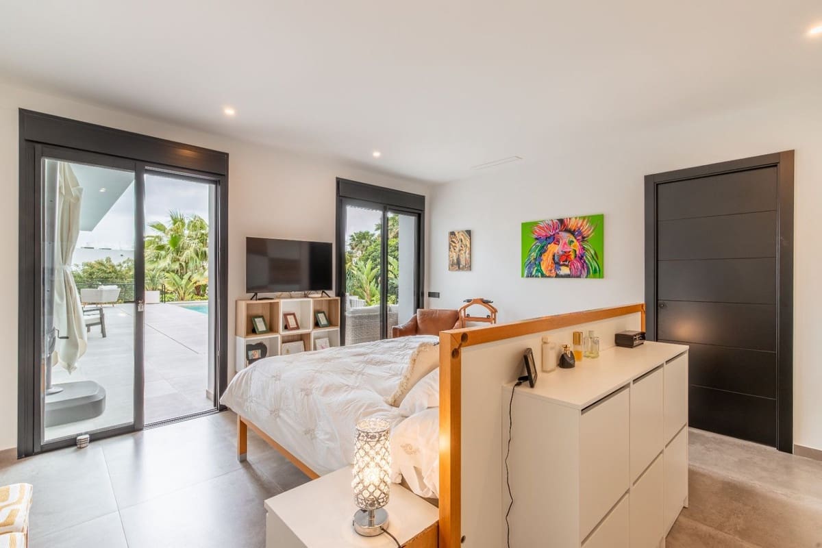 3 bedroom Villa for sale in Teulada with pool garage - € 1,490,000 (Ref: 10062338)