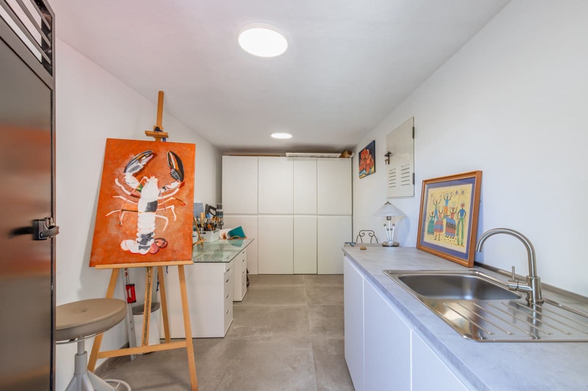 3 bedroom Villa for sale in Teulada with pool garage - € 1,490,000 (Ref: 10062338)