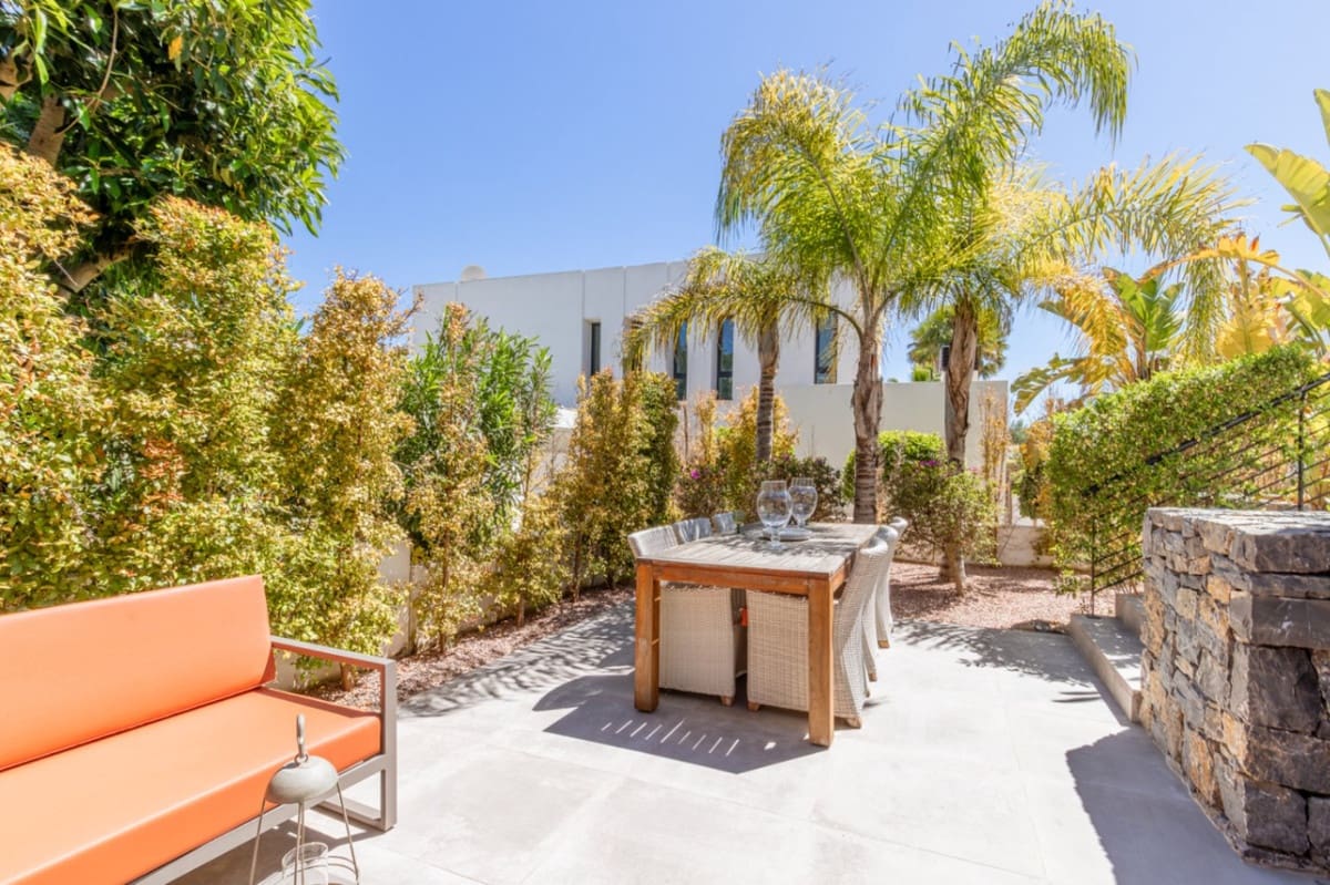 3 bedroom Villa for sale in Teulada with pool garage - € 1,490,000 (Ref: 10062338)