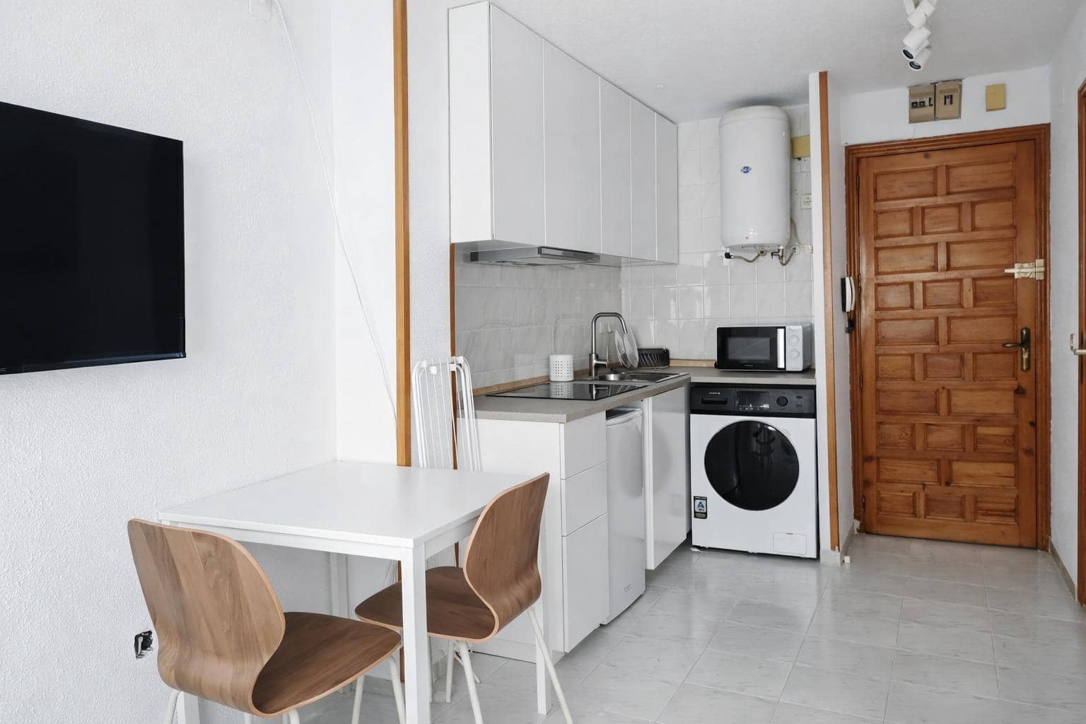 Studio til salgs i Torrevieja med svømmebasseng - € 107 000 (Ref: 10062347)