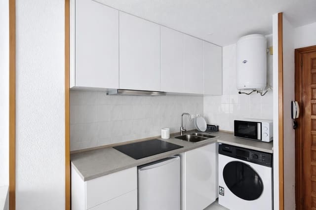 Yksiö myytävänä paikassa Playa del Cura, Torrevieja mukana uima-altaan - 107 000 € (Ref: 10062347)