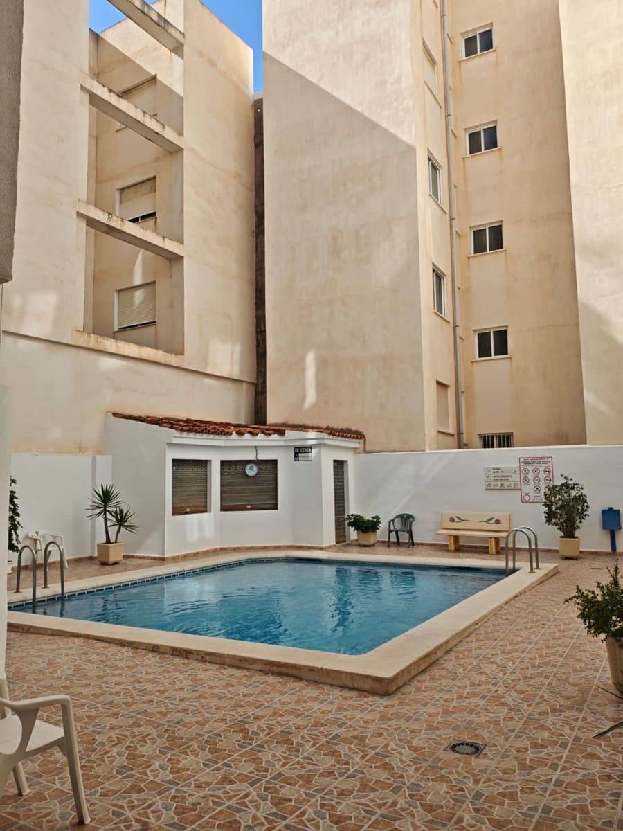 Studio til salgs i Torrevieja med svømmebasseng - € 107 000 (Ref: 10062347)