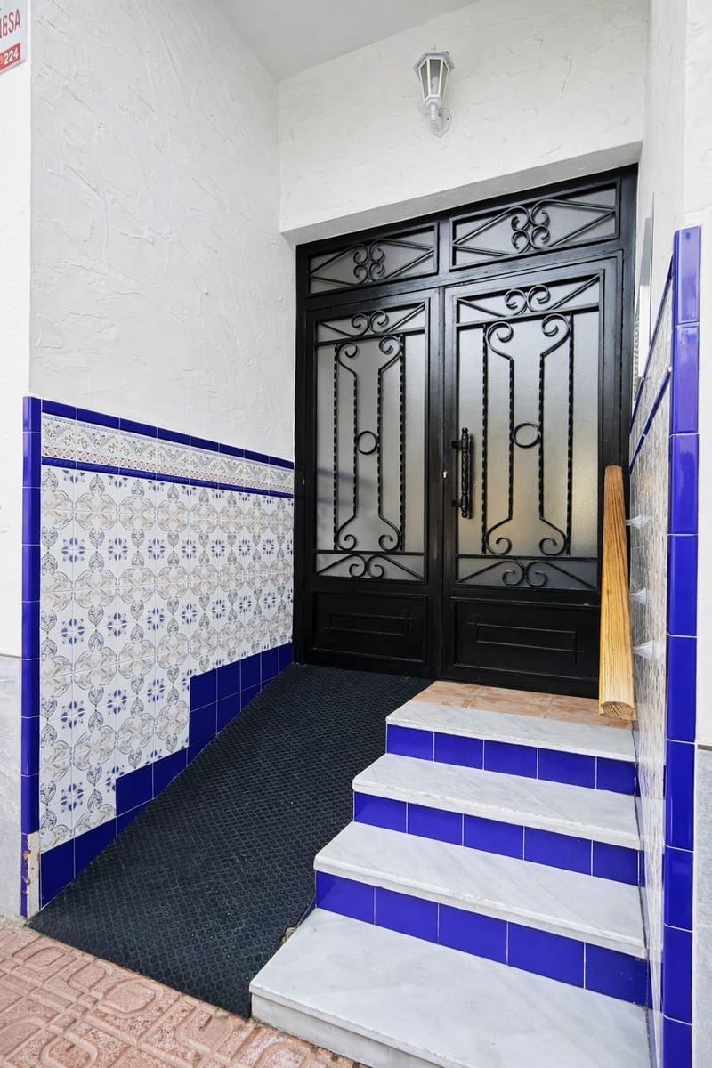 Studio til salgs i Torrevieja med svømmebasseng - € 107 000 (Ref: 10062347)