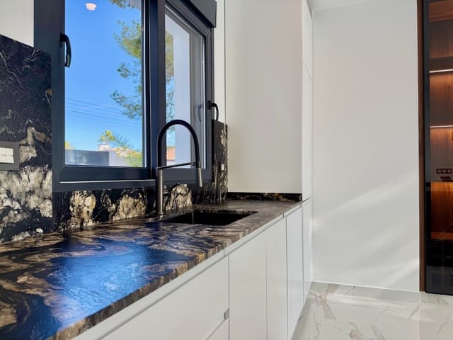 4 quarto Moradia para venda em Ciudad Quesada, Rojales com piscina garagem - 850 000 € (Ref: 10065353)