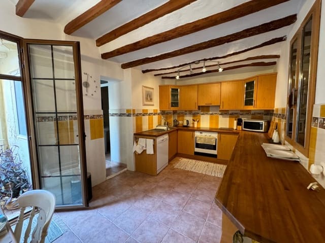 4 makuuhuone Omakotitalo myytävänä paikassa Tormos - 227 000 € (Ref: 10065361)