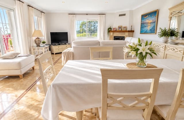 3 soveværelse Villa til salg i Alhama Springs, Altea med swimmingpool garage - € 750.000 (Ref: 10070999)