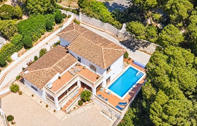 3 soveværelse Villa til salg i Alhama Springs, Altea med swimmingpool garage - € 750.000 (Ref: 10070999)