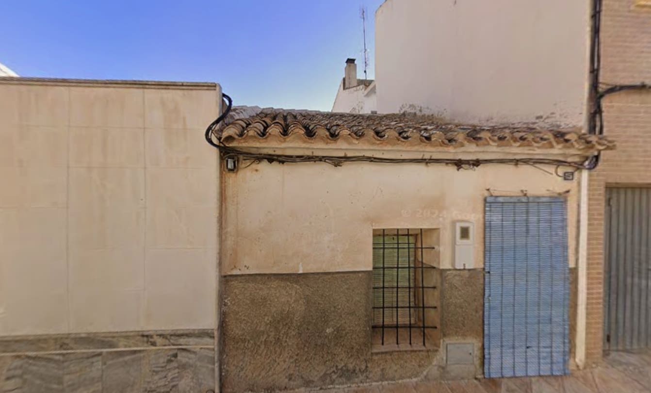 3 bedroom Townhouse for sale in Pinoso - € 45,000 (Ref: 10073356)