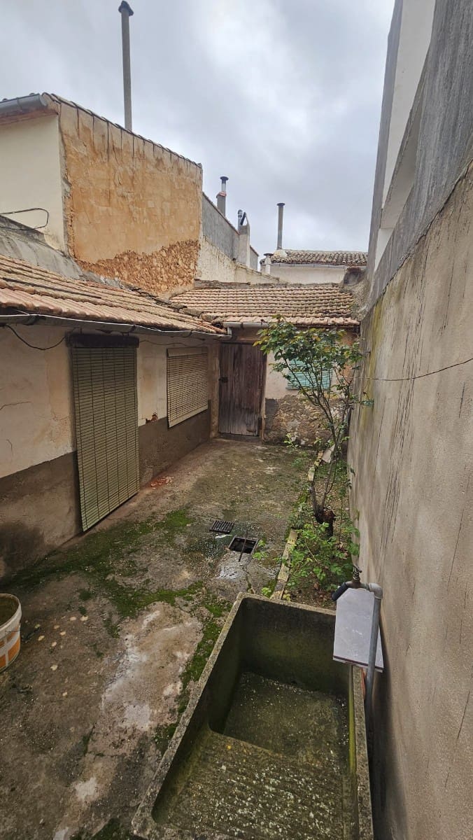 3 bedroom Townhouse for sale in Pinoso - € 45,000 (Ref: 10073356)