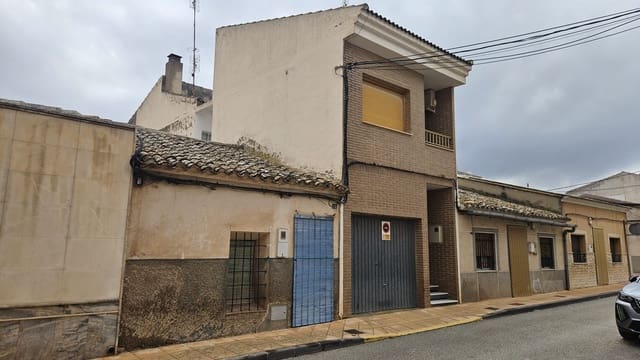 3 bedroom Townhouse for sale in Pinoso - € 45,000 (Ref: 10073356)