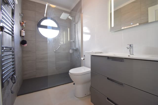 2 quarto Moradia Geminada para venda em Playa Flamenca, Orihuela com piscina garagem - 180 000 € (Ref: 10088797)