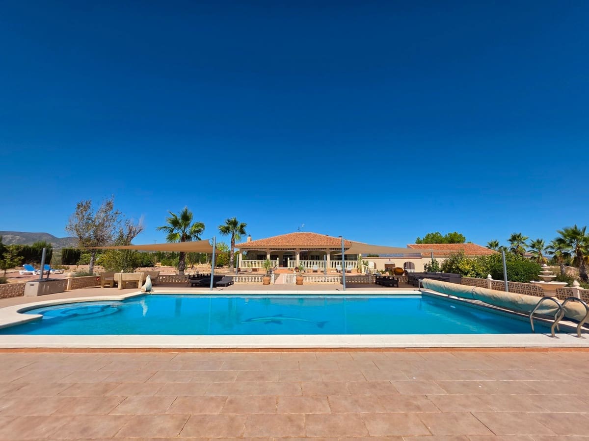 4 quarto Moradia para venda em Pinoso com piscina garagem - 895 000 € (Ref: 10095801)