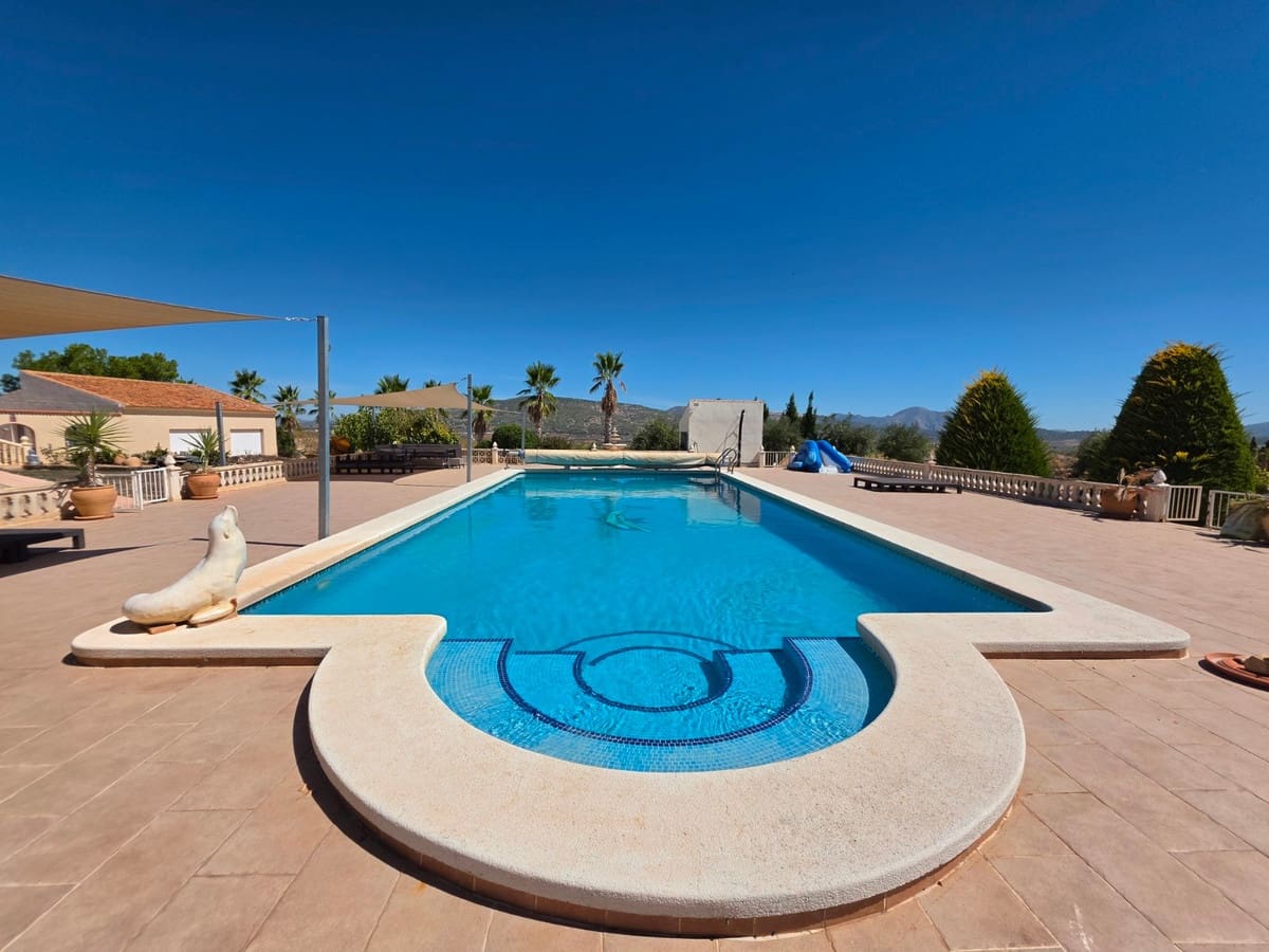 4 quarto Moradia para venda em Pinoso com piscina garagem - 895 000 € (Ref: 10095801)