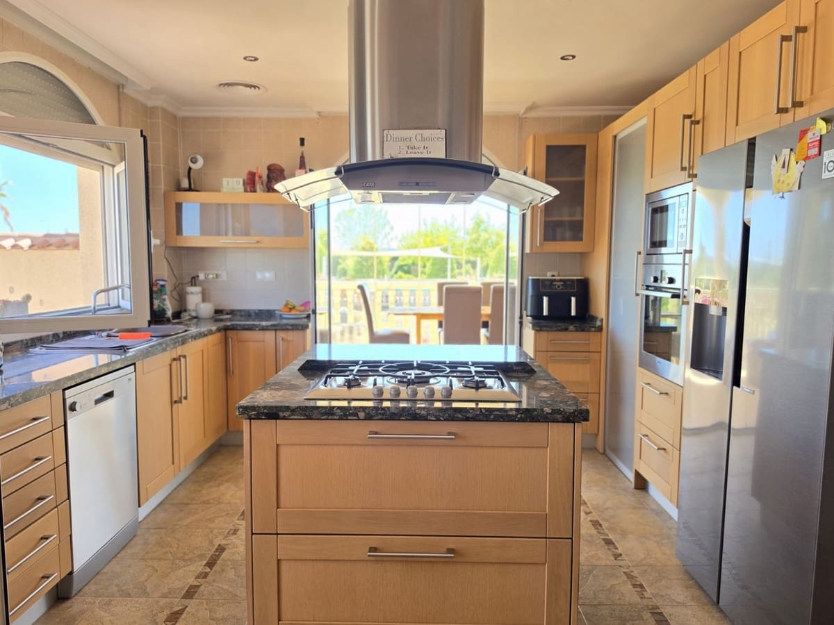 4 quarto Moradia para venda em Pinoso com piscina garagem - 895 000 € (Ref: 10095801)