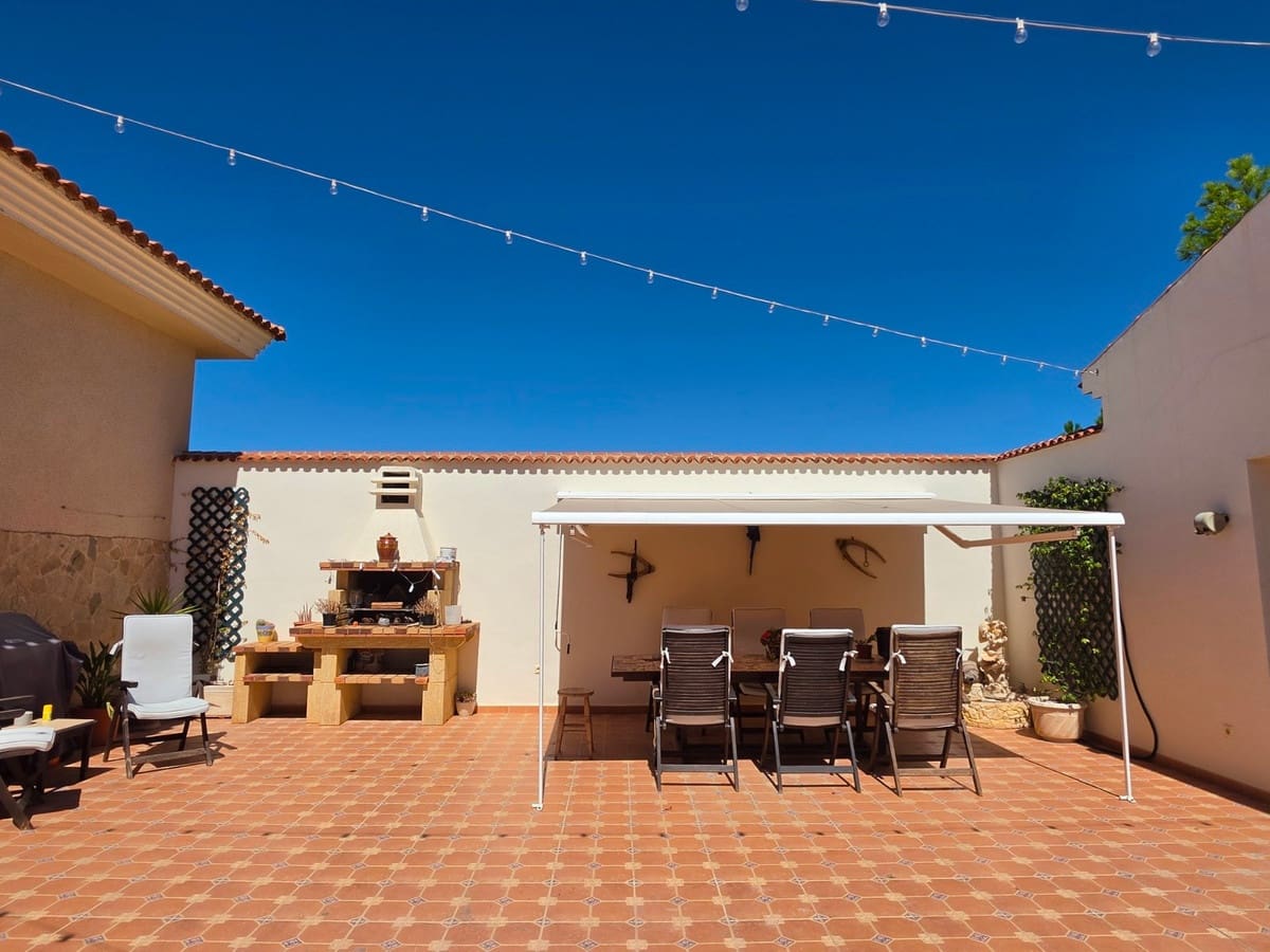 4 quarto Moradia para venda em Pinoso com piscina garagem - 895 000 € (Ref: 10095801)