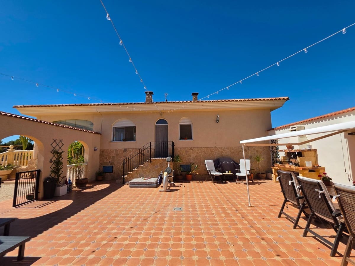 4 quarto Moradia para venda em Pinoso com piscina garagem - 895 000 € (Ref: 10095801)