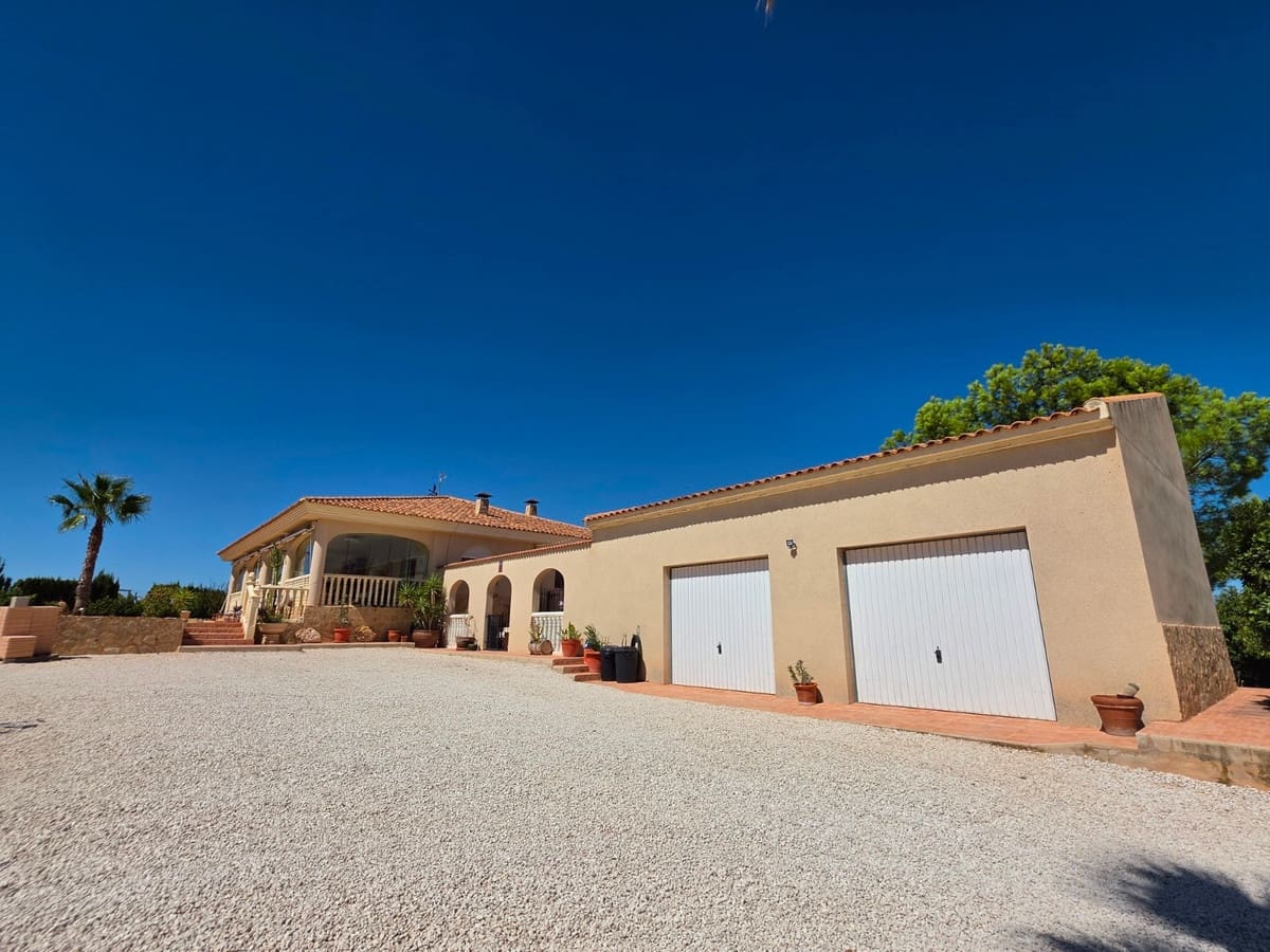 4 quarto Moradia para venda em Pinoso com piscina garagem - 895 000 € (Ref: 10095801)