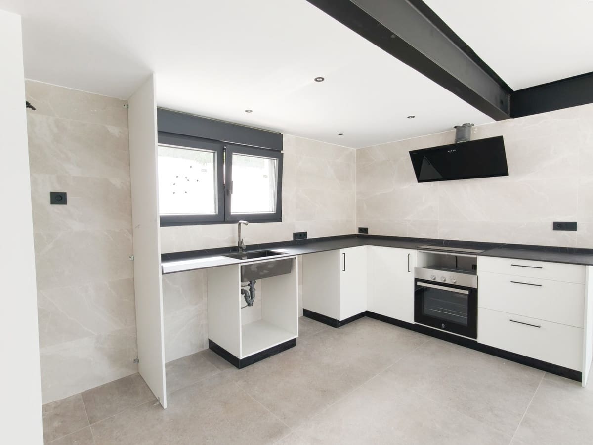 3 sypialnia Willa na sprzedaż w Denia z basenem garażem - 545 000 € (Ref: 10095802)